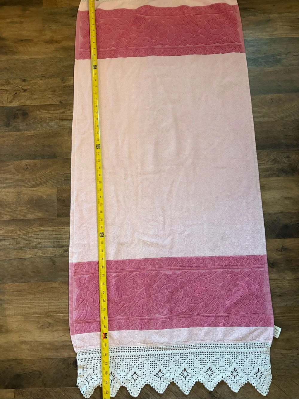 Vintage Pink Decorative Crochet-Trim Bath Towel roses